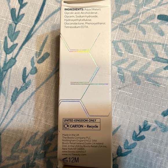 No7
Laboratories Resurfacing Peel 15% Glycolic Acid - Picture 9 of 9